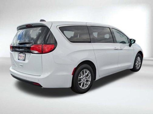 2026 Chrysler Voyager LX