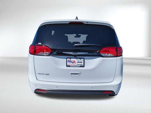 2026 Chrysler Voyager LX