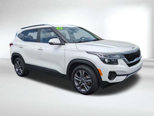 White 2023 Kia Seltos S