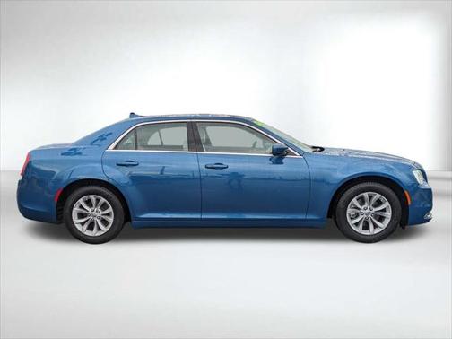 2022 Chrysler 300 Touring