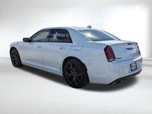 2022 Chrysler 300 Touring