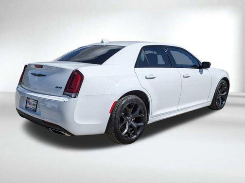 2022 Chrysler 300 Touring