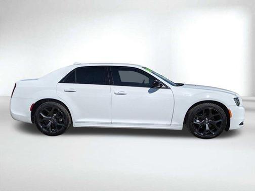 2022 Chrysler 300 Touring