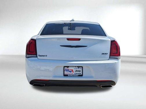 2022 Chrysler 300 Touring