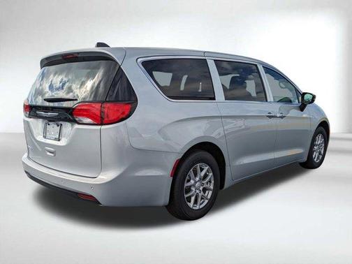2026 Chrysler Voyager LX