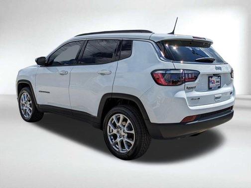 2023 Jeep Compass Latitude Lux