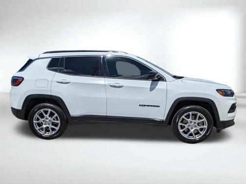2023 Jeep Compass Latitude Lux