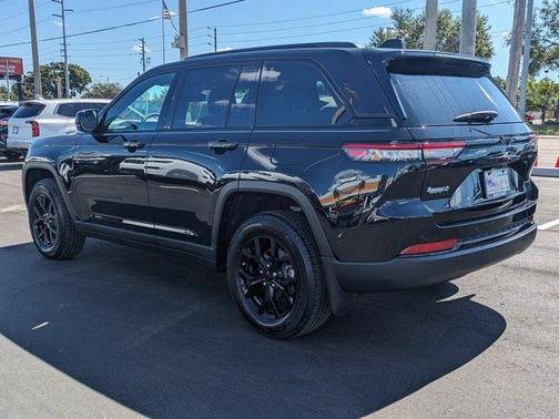 2024 Jeep Grand Cherokee Laredo