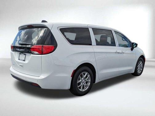 2026 Chrysler Voyager LX