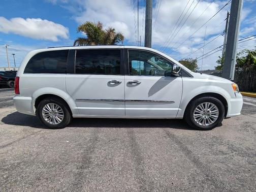2015 Chrysler Town & Country Limited Platinum