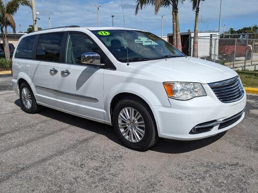 2015 Chrysler Town & Country Limited Platinum