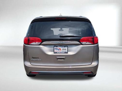 Silver 2018 Chrysler Pacifica Touring-L