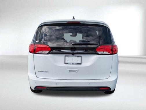 2026 Chrysler Voyager LX