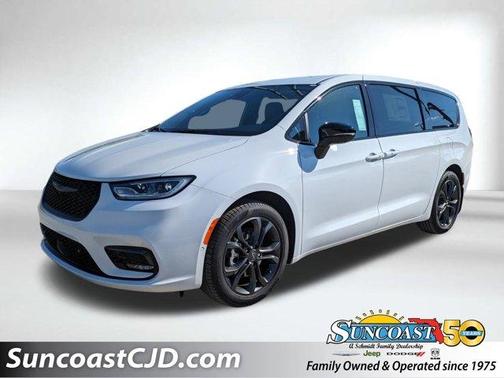 2026 Chrysler Pacifica Select