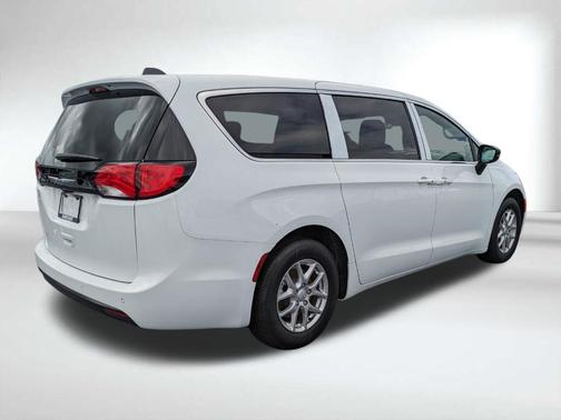 2026 Chrysler Voyager LX