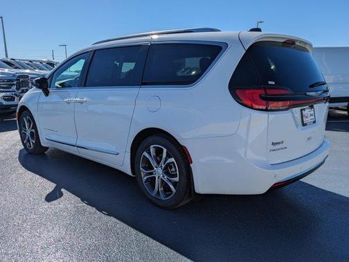 2026 Chrysler Pacifica Pinnacle