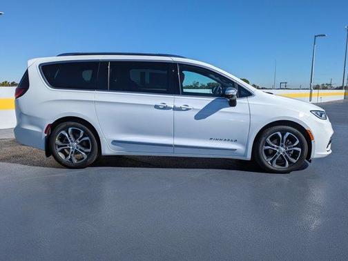 2026 Chrysler Pacifica Pinnacle