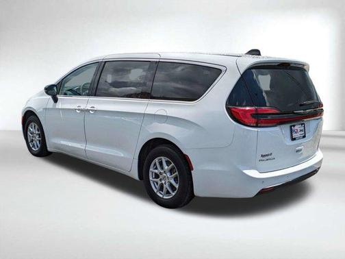 White 2024 Chrysler Pacifica Touring-L