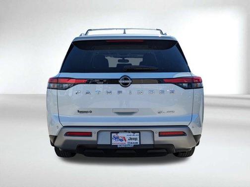 2022 Nissan Pathfinder SL