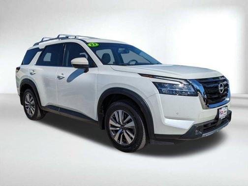 2022 Nissan Pathfinder SL