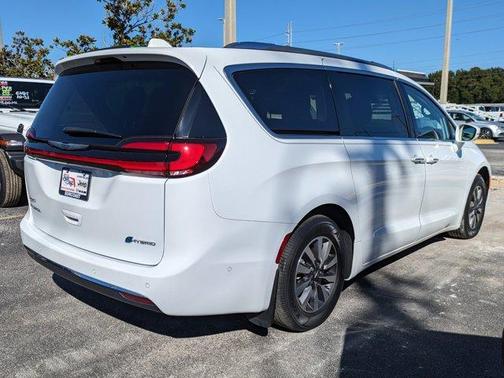 2021 Chrysler Pacifica Hybrid Touring L