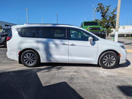 2021 Chrysler Pacifica Hybrid Touring L