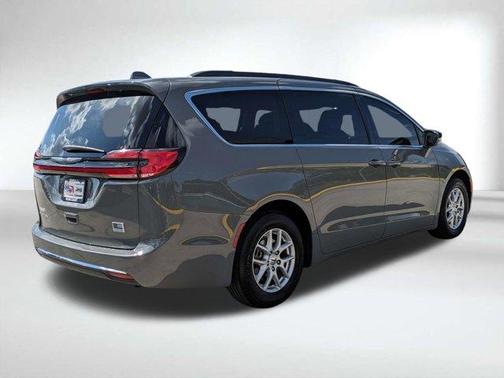 White 2022 Chrysler Pacifica Touring-L