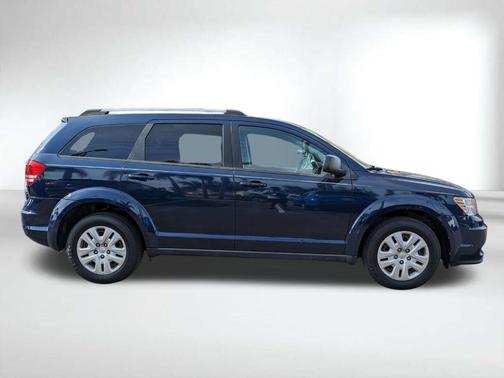 Blue 2017 Dodge Journey SE