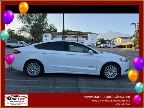 White 2015 Ford Fusion Hybrid SE