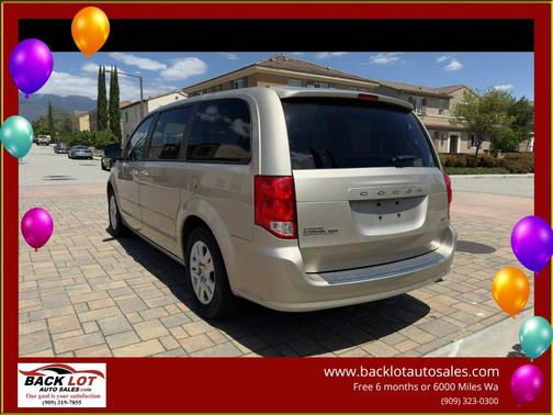Gold 2015 Dodge Grand Caravan AVP/SE