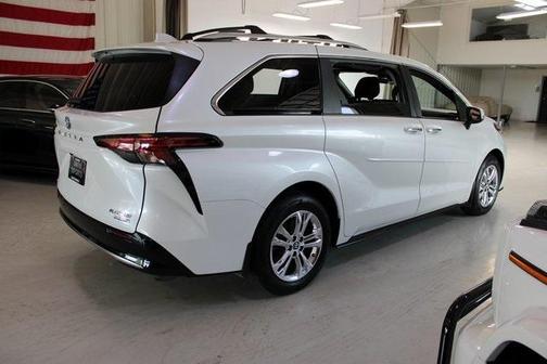 2022 Toyota Sienna Platinum 7 Passenger