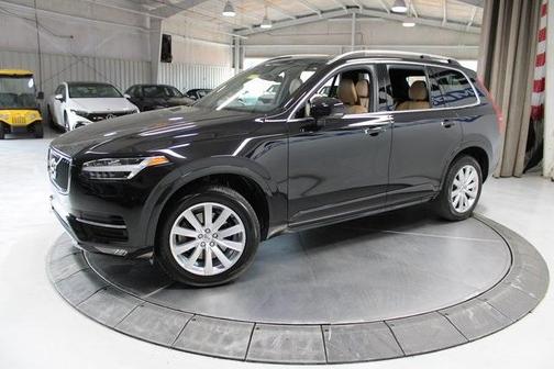 2017 Volvo XC90 T6 Momentum