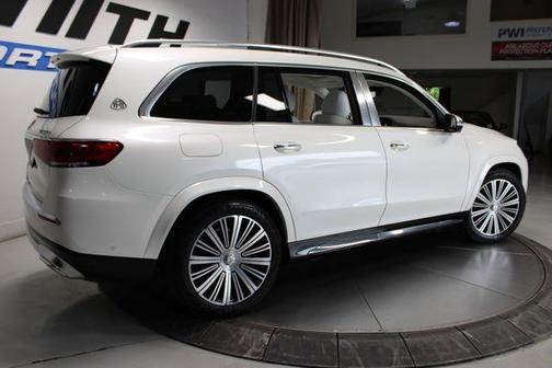 MANUFAKTUR Diamond White Bright 2022 Mercedes-Benz Maybach GLS 600 4MATIC