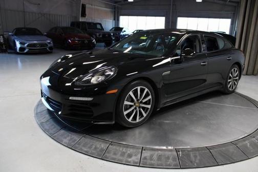 2016 Porsche Panamera 