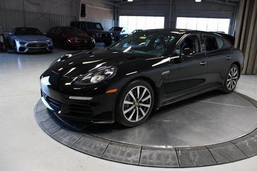 2016 Porsche Panamera 