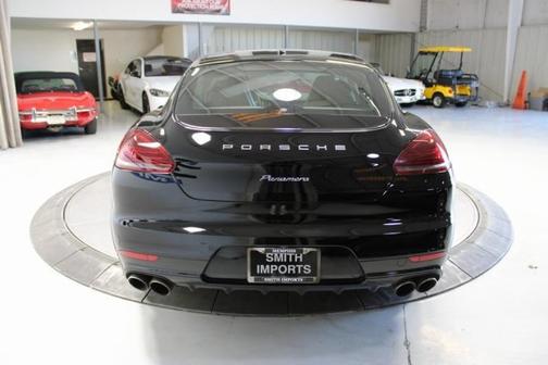 2016 Porsche Panamera 