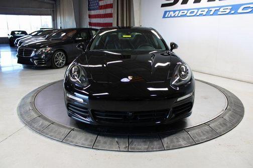 2016 Porsche Panamera 
