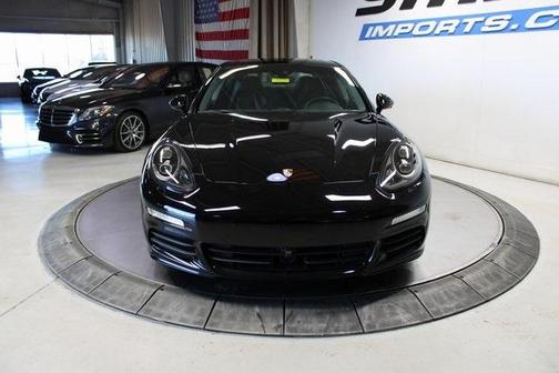 2016 Porsche Panamera 