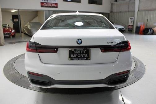 2022 BMW 740 i