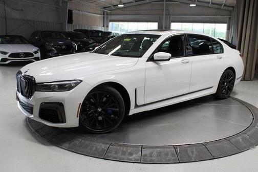 2022 BMW 740 i