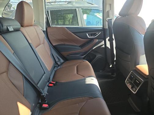 Crystal White Pearl 2023 Subaru Forester Touring