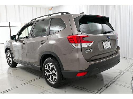 Brilliant Bronze Metallic 2023 Subaru Forester Premium