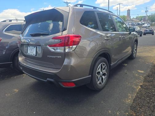 Brilliant Bronze Metallic 2023 Subaru Forester Premium