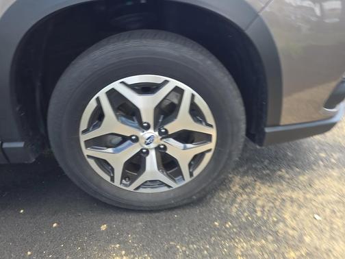 Brilliant Bronze Metallic 2023 Subaru Forester Premium