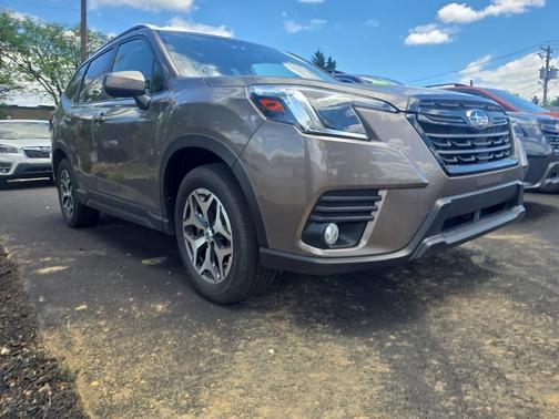 Brilliant Bronze Metallic 2023 Subaru Forester Premium