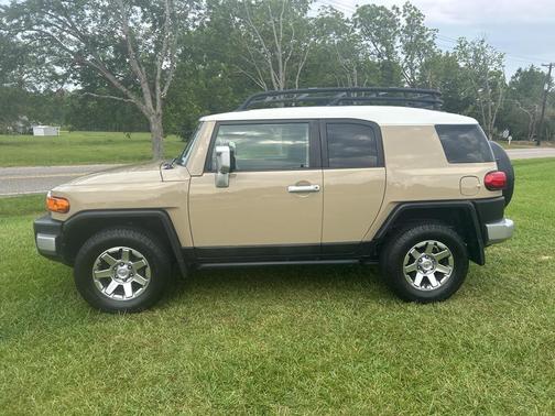 2014 Toyota FJ Cruiser Base
