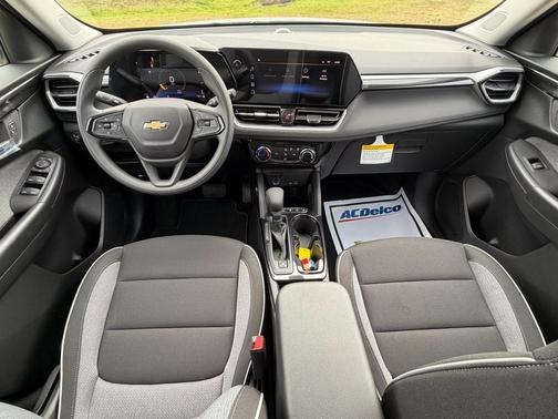 Summit White 2026 Chevrolet Trailblazer LT