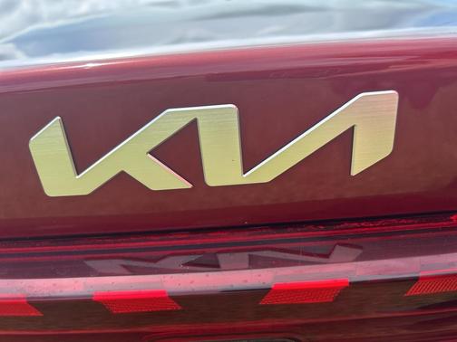2022 Kia K5 LX