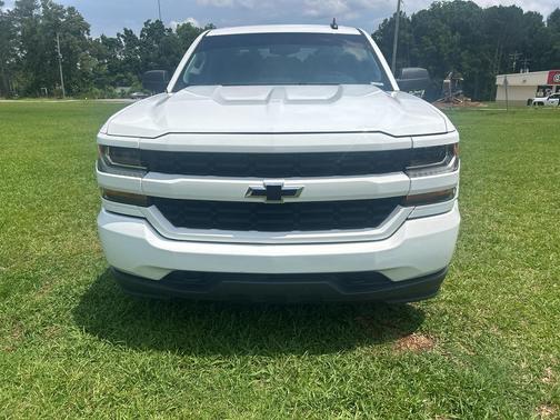 Summit White 2018 Chevrolet Silverado 1500 Custom