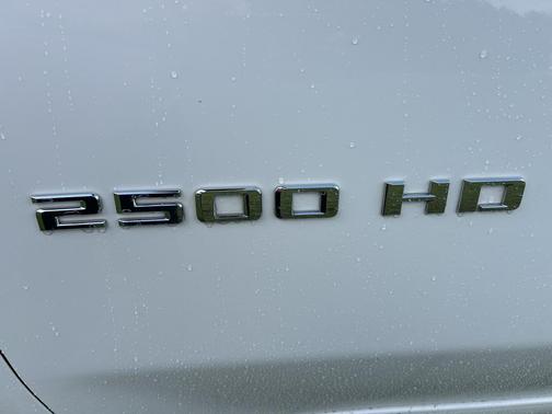 Summit White 2024 Chevrolet Silverado 2500 ZR2